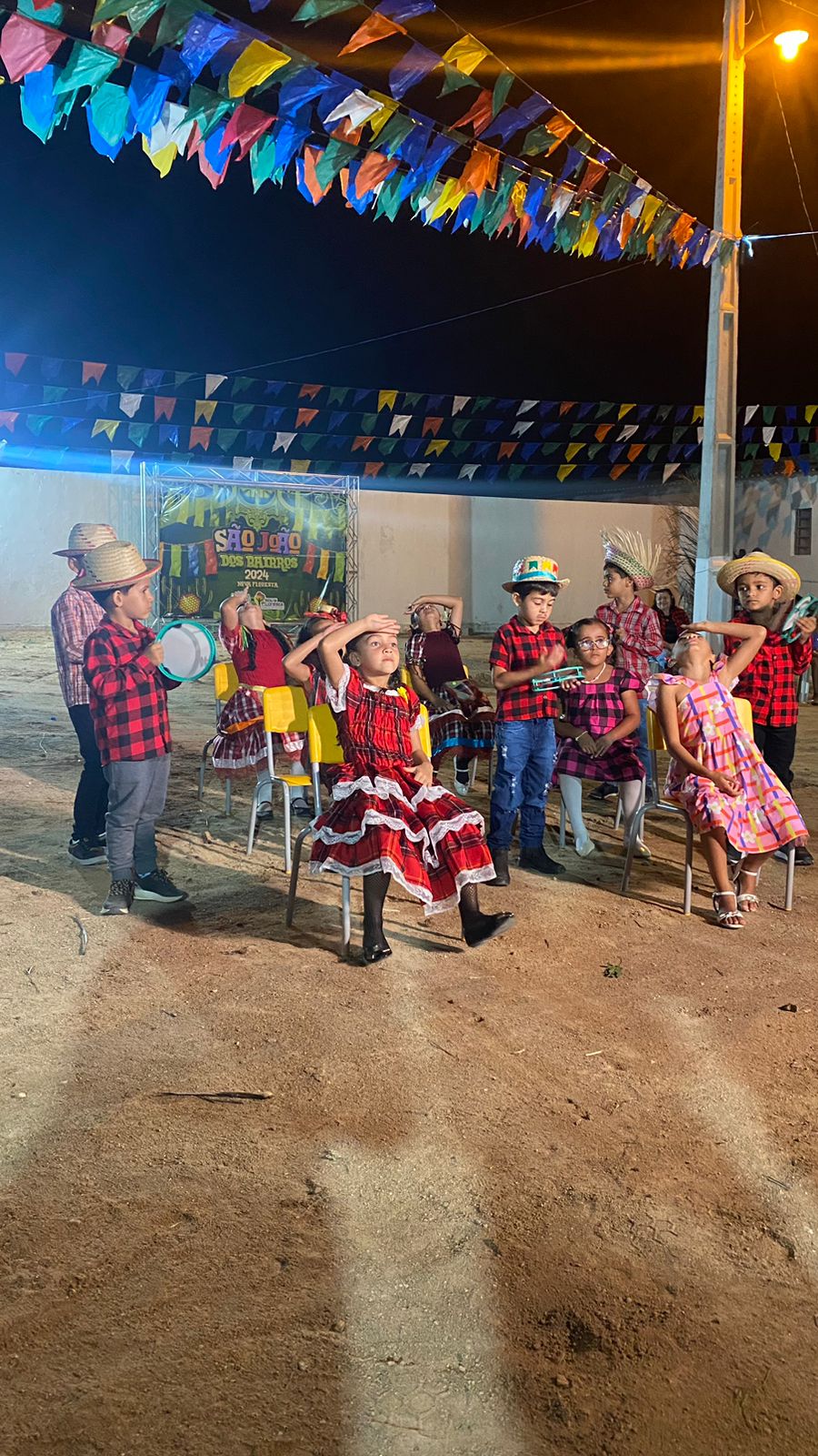 Prefeitura Municipal de Nova Floresta Realiza mais uma noite do São João de Bairros 2024 na Escola Engenheiro Sebastião Ernesto