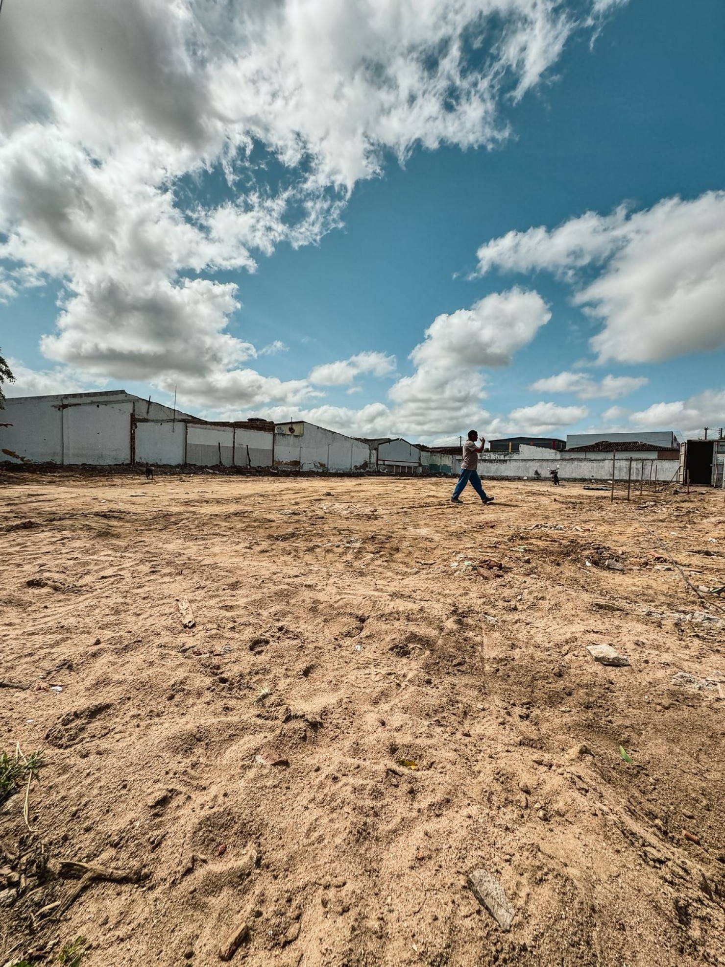 Nova Floresta ganha investimentos na educação e no lazer: iniciadas as obras do Centro de Administração e Formação de Professores e da nova praça