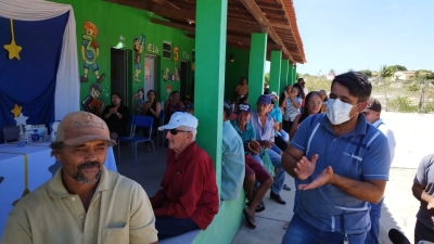 Prefeito Jarson realiza entrega de trator agrícola para comunidade rural