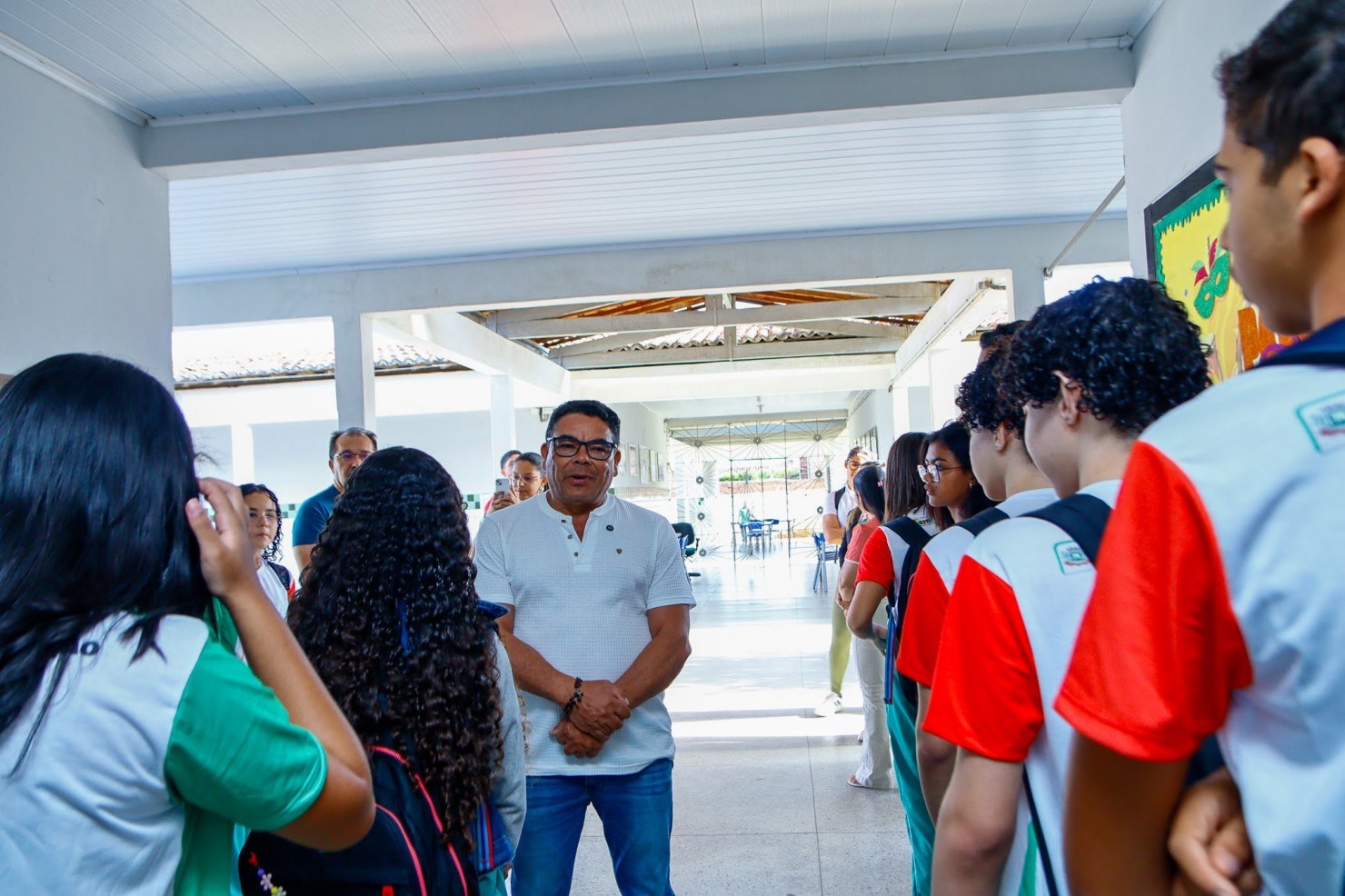 Prefeitura de Nova Floresta realiza entrega de uniformes para todos os alunos da rede municipal