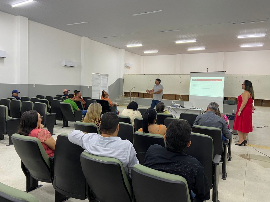 Prefeitura de Nova Floresta realiza Capacitação das Novas leis de Licitação para Secretários Municipais e equipe de Licitação.