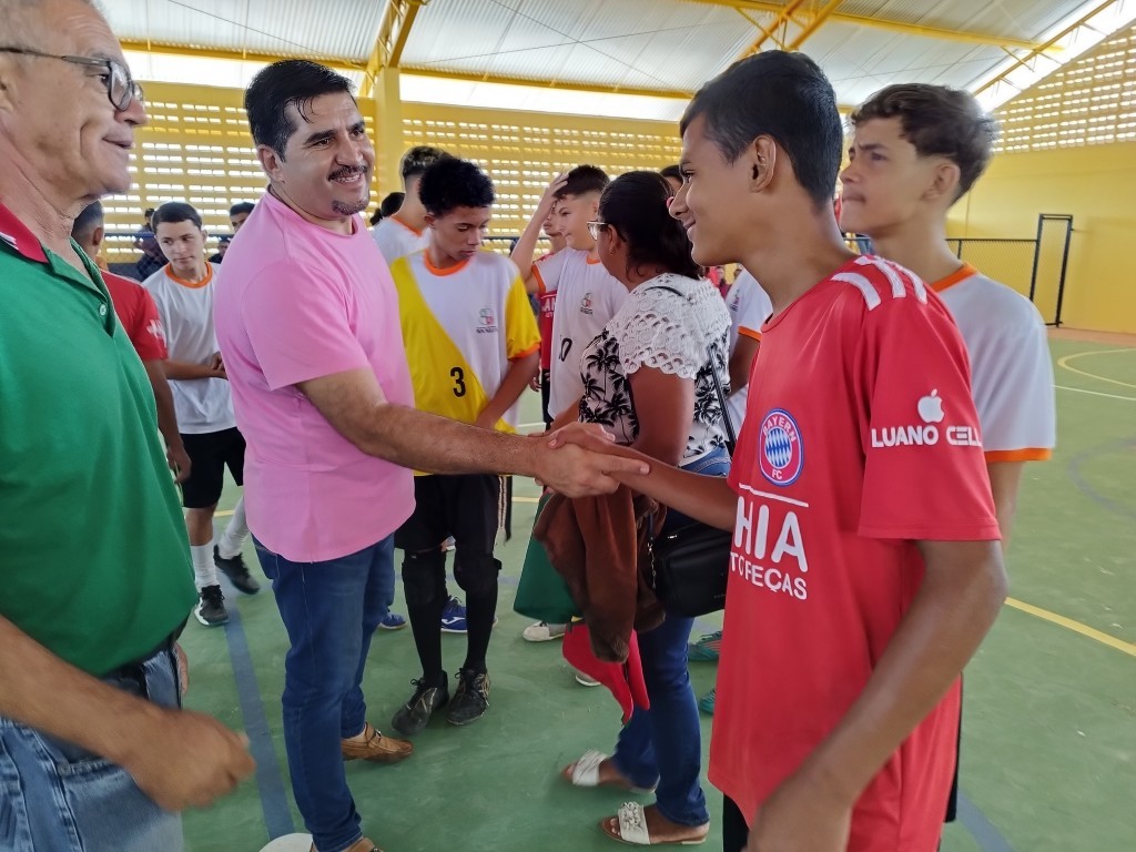 Escola Papa Paulo VI realiza amistoso preparatório para Jogos Interclasses no Giásio Lalitão