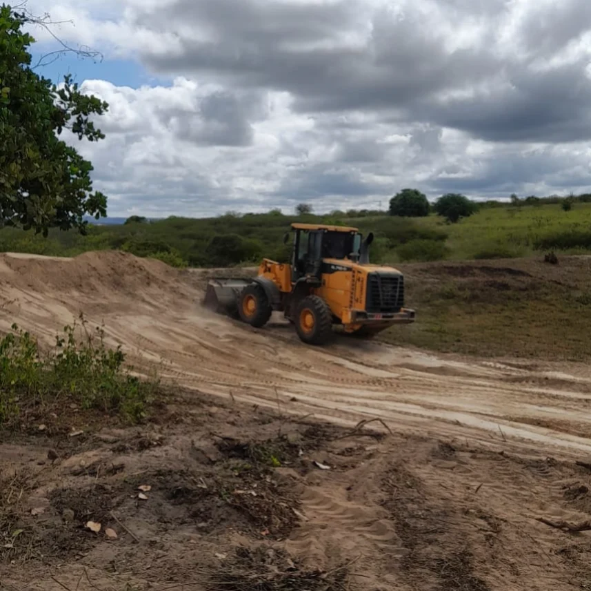 Prefeitura de Nova Floresta realiza cortes de terra na zona rural