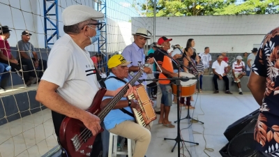 Prefeitura de Nova Floresta promove comemoração do Dia dos Pais no forró dos idosos