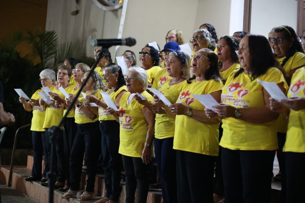 Prefeitura de Nova Floresta entrega fardamento ao grupo de idosos/ coral grupo de idosos do projeto viver bem.