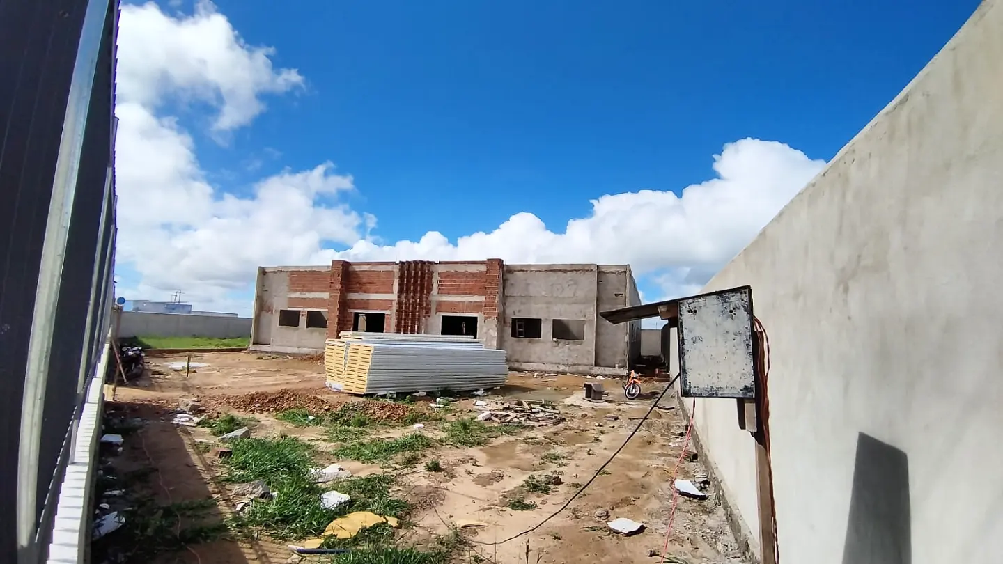 Prefeito Jarson acompanha obras de construção de nova creche