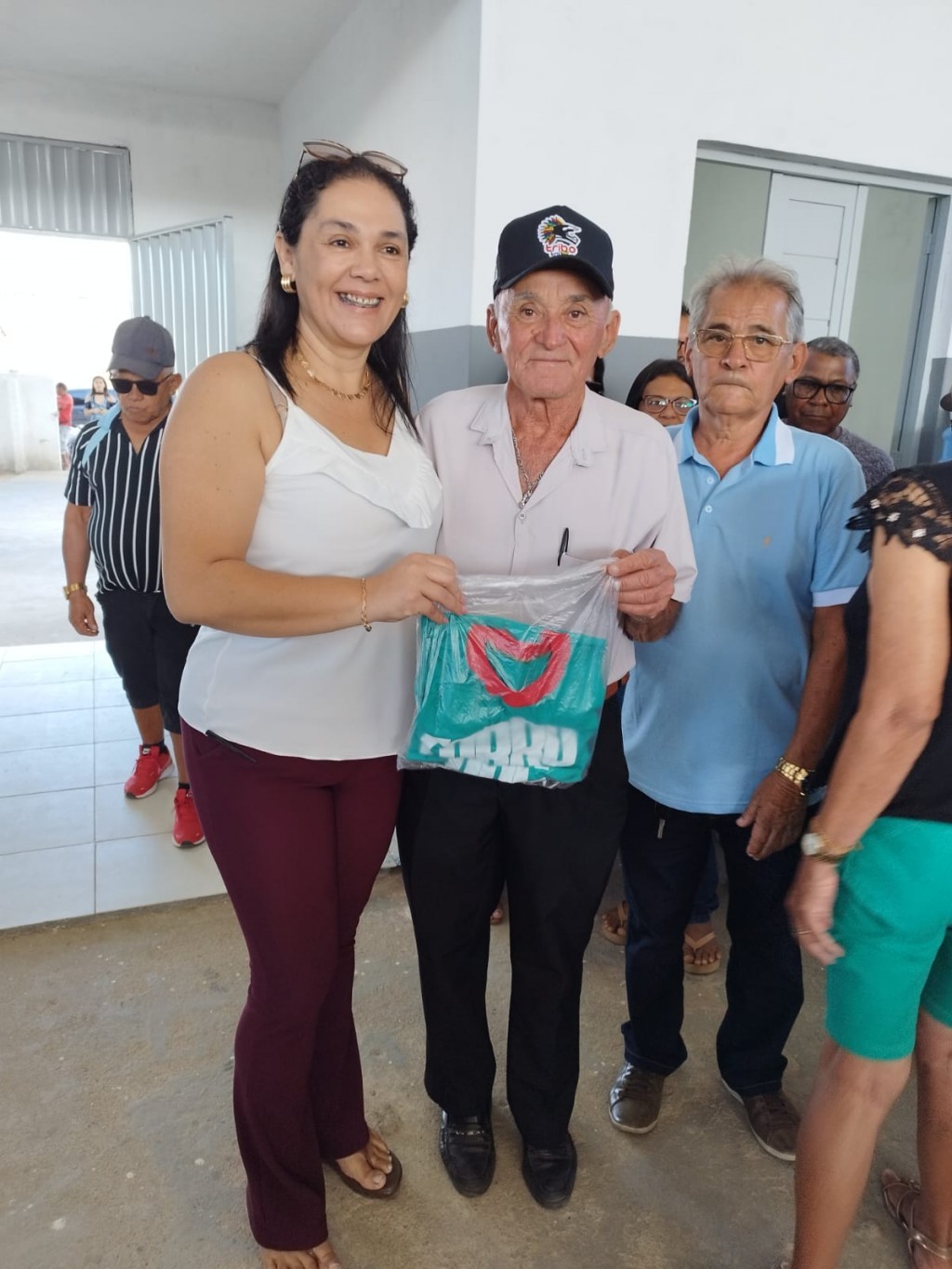 Prefeitura de Nova Floresta realiza Forró dos Idosos especial de Dia dos Pais e entrega fardamentos