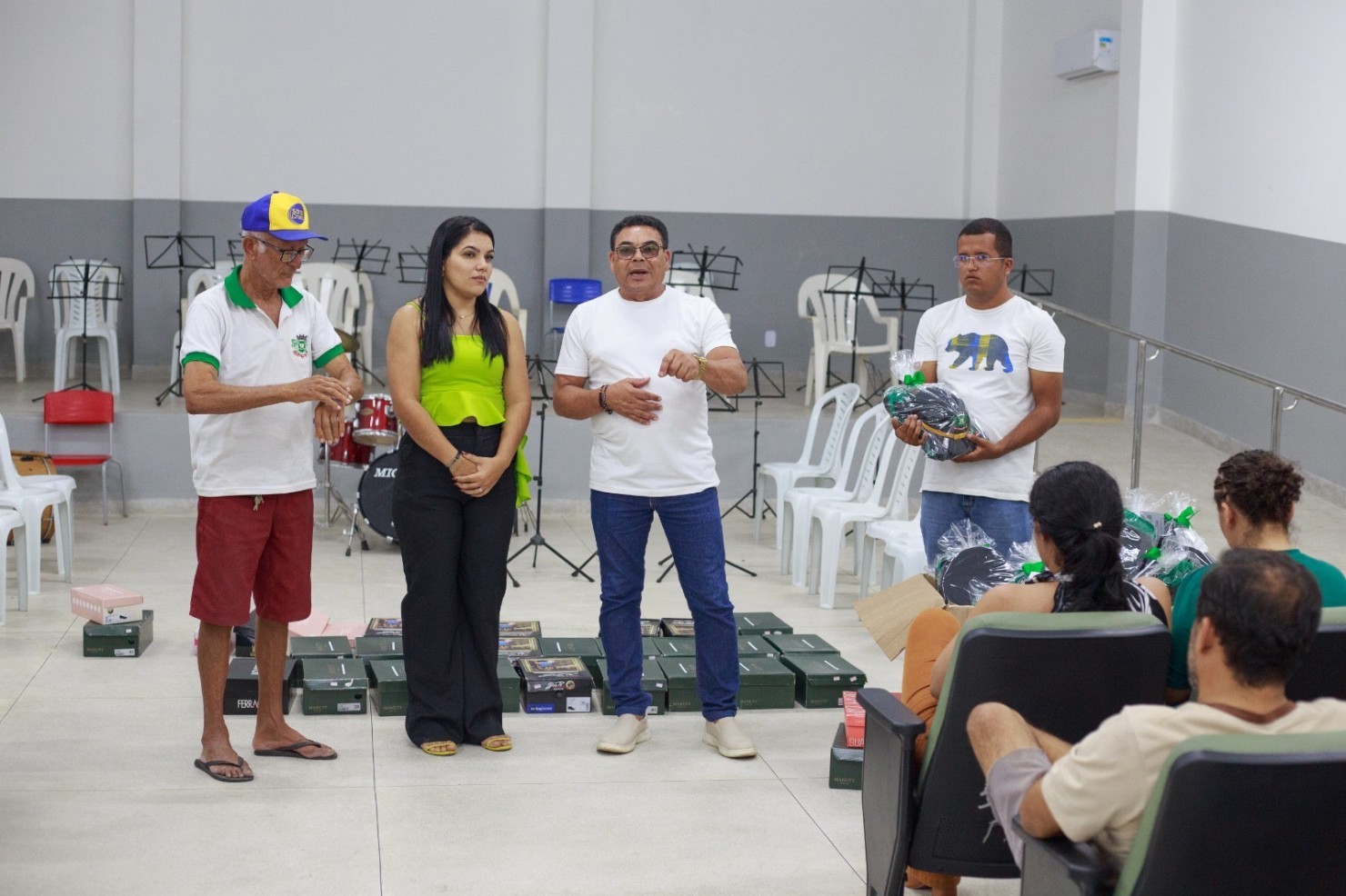 Prefeitura realiza entrega de novos fardamentos à Orquestra Filarmônica José Batista Dantas em comemoração aos 66 anos de emancipação política