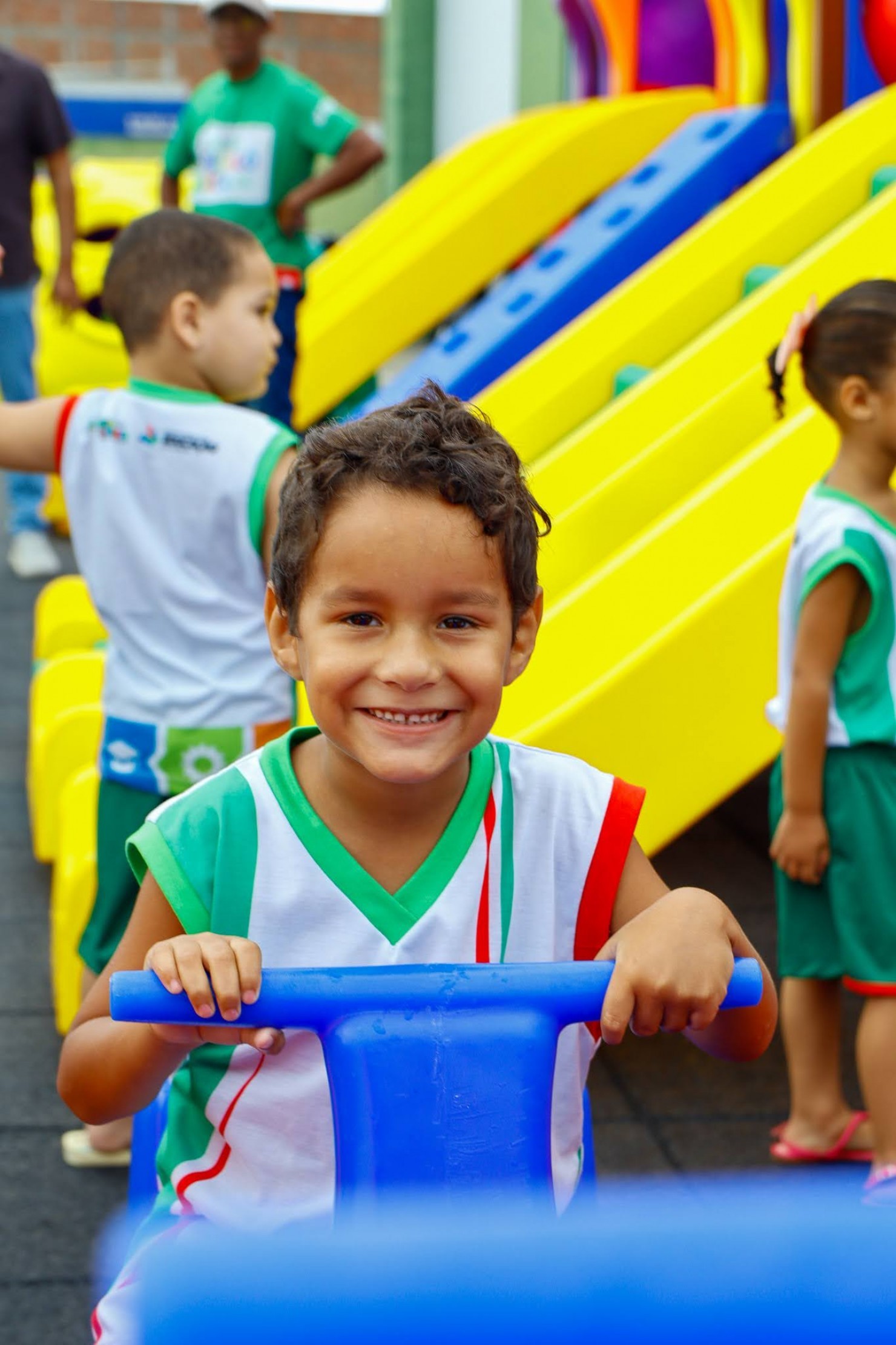 Creche Jéssica Dantas recebe novo playground para atividades lúdicas e recreativas