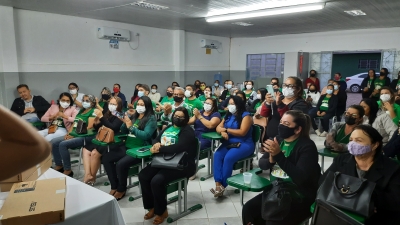 Prefeitura de Nova Floresta entrega notebooks para professores da Rede Municipal de Ensino