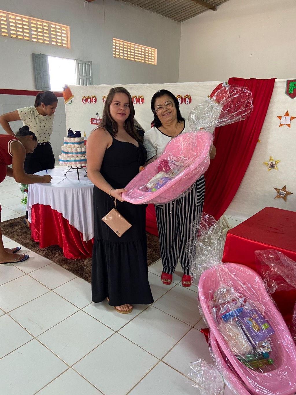 Prefeitura de Nova Floresta realiza última entrega de kits bebê do ano.