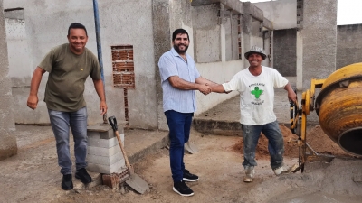Prefeito Jarson acompanha obras de construção de nova creche