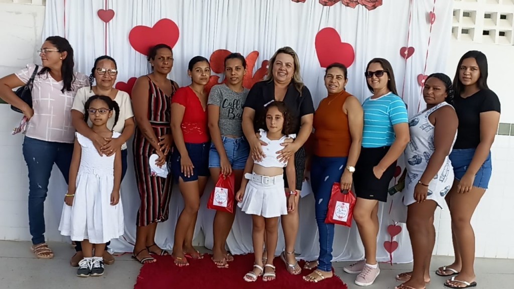 A Secretaria de Educação promove comemoração do Dia das Mães nas Escolas Municipais