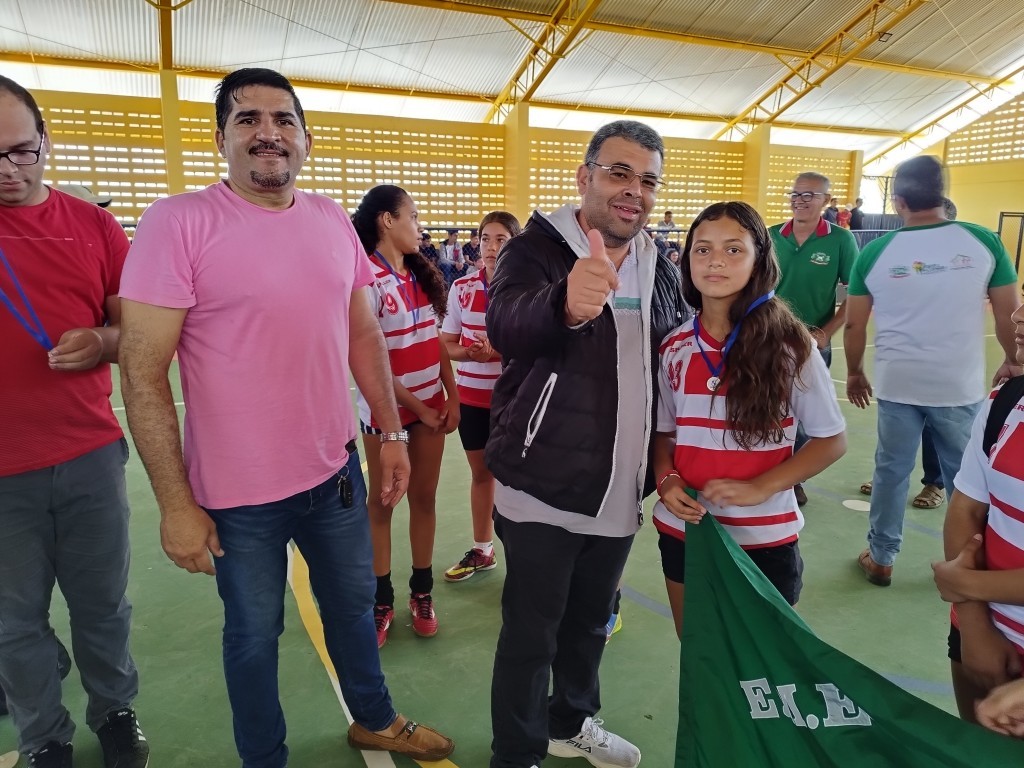 Escola Papa Paulo VI realiza amistoso preparatório para Jogos Interclasses no Giásio Lalitão