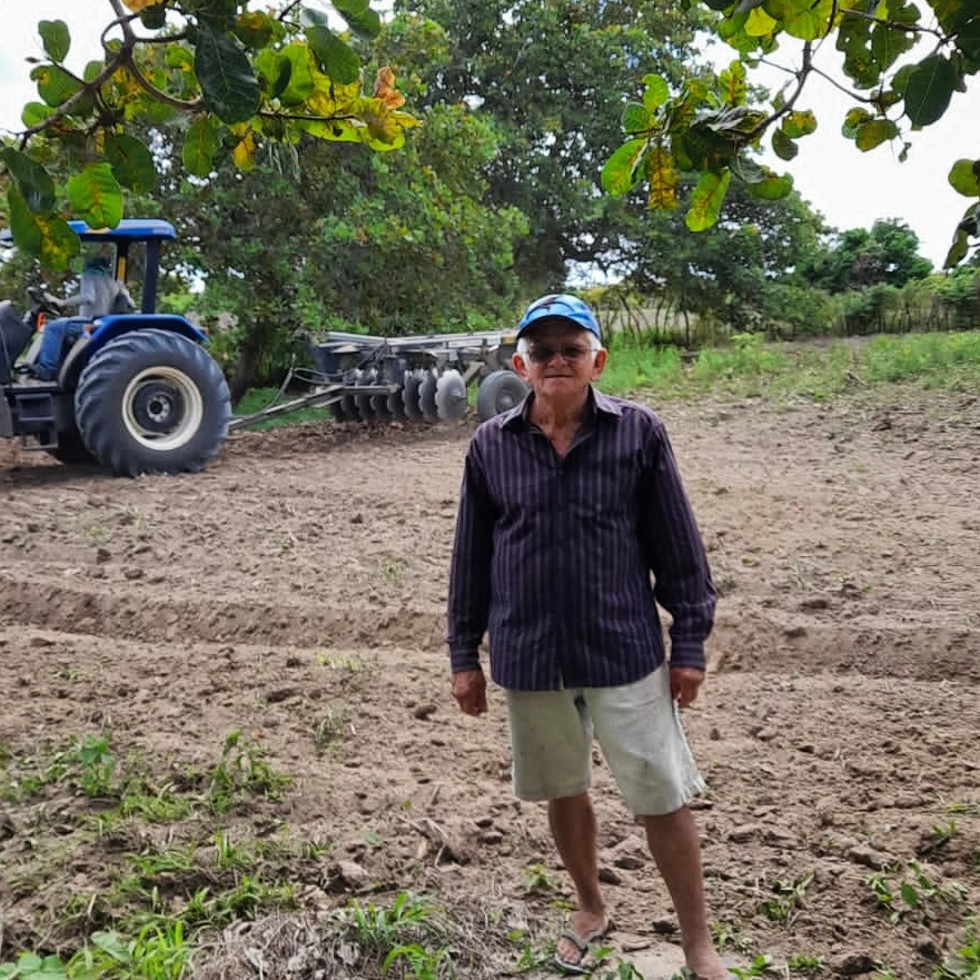 Prefeitura de Nova Floresta realiza cortes de terra na zona rural