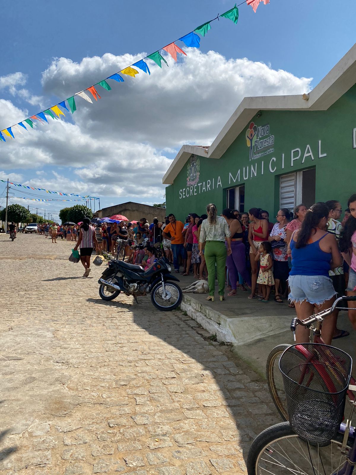 Secretaria de Assistência Social, juntamente com a Prefeitura Municipal de Nova Floresta realizaram mais uma entrega de alimentos através do PAA
