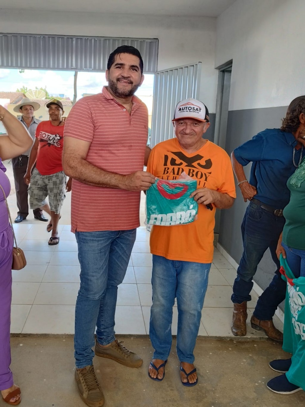 Prefeitura de Nova Floresta realiza Forró dos Idosos especial de Dia dos Pais e entrega fardamentos
