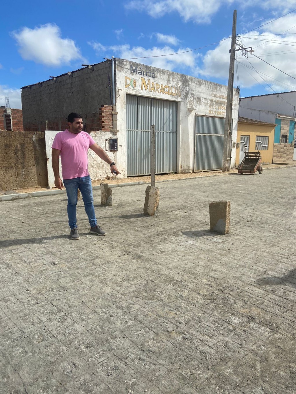 Prefeito Jarson Santos vistoria conclusão de mais uma obra de pavimentação em paralelepípedo.