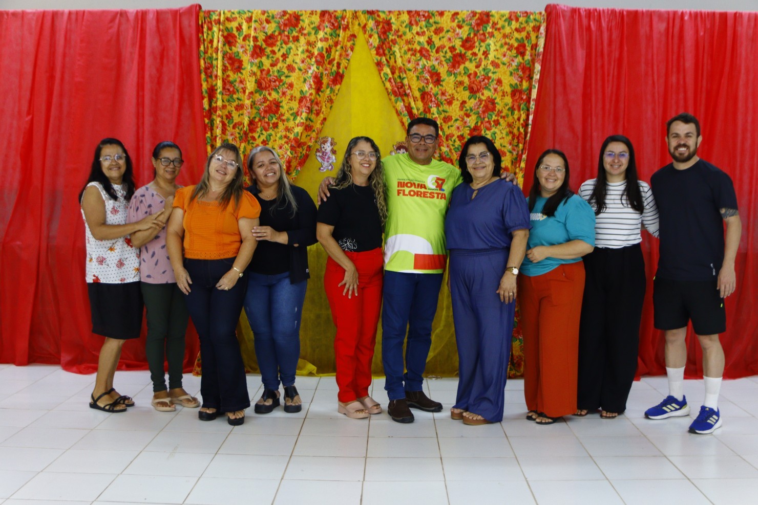 Idosas do CRAS recebem figurinos para apresentações juninas da programação de emancipação política