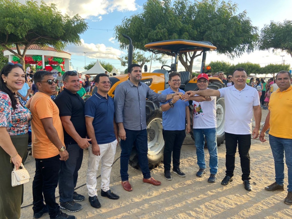 Prefeitura de Nova Floresta realiza entrega de novos veículos e assinatura de novas ordens de serviço.