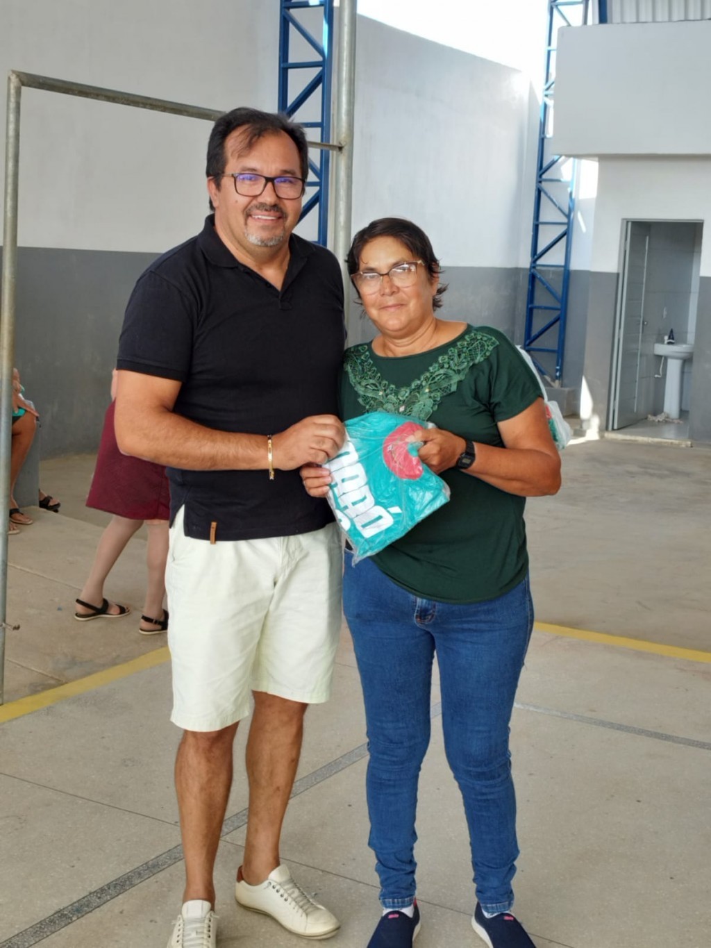 Prefeitura de Nova Floresta realiza Forró dos Idosos especial de Dia dos Pais e entrega fardamentos