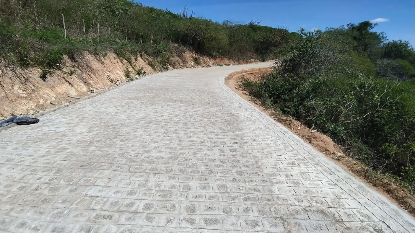 Prefeito Jarson acompanha obras de pavimentação da ladeira da Pedra D'água