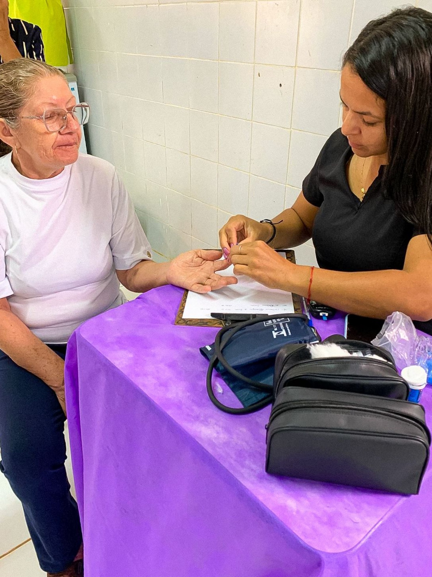 CRAS de Nova Floresta promove encontro do Agosto Lilás com palestra e serviços de saúde