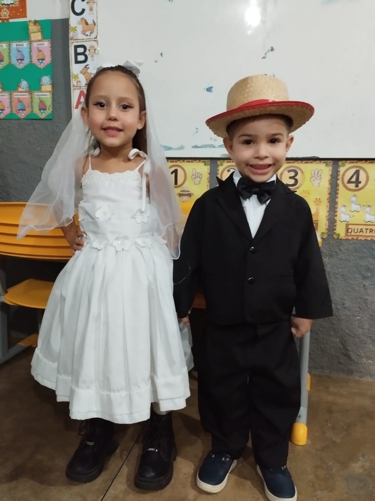 Prefeitura Municipal de Nova Floresta Realiza mais uma noite do São João de Bairros 2024 na Escola Julieta de Lima e Costa
