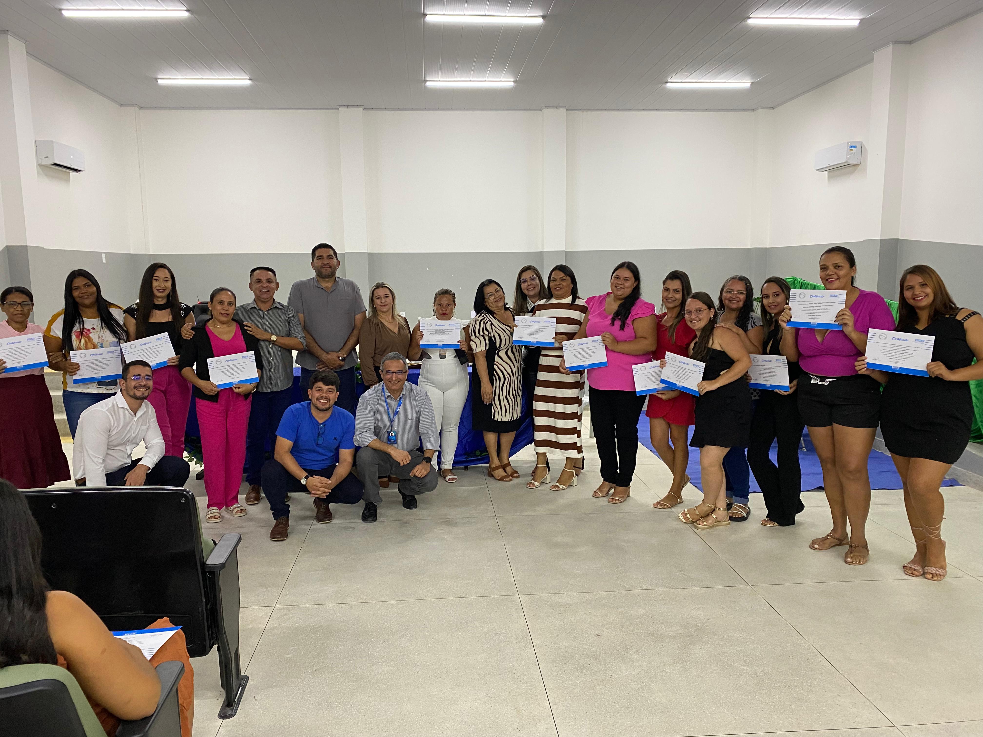 Prefeitura de Nova Floresta realiza entrega de Certificados de Conclusão de Curso Profissionalizante de Confeiteira pelo SENAI