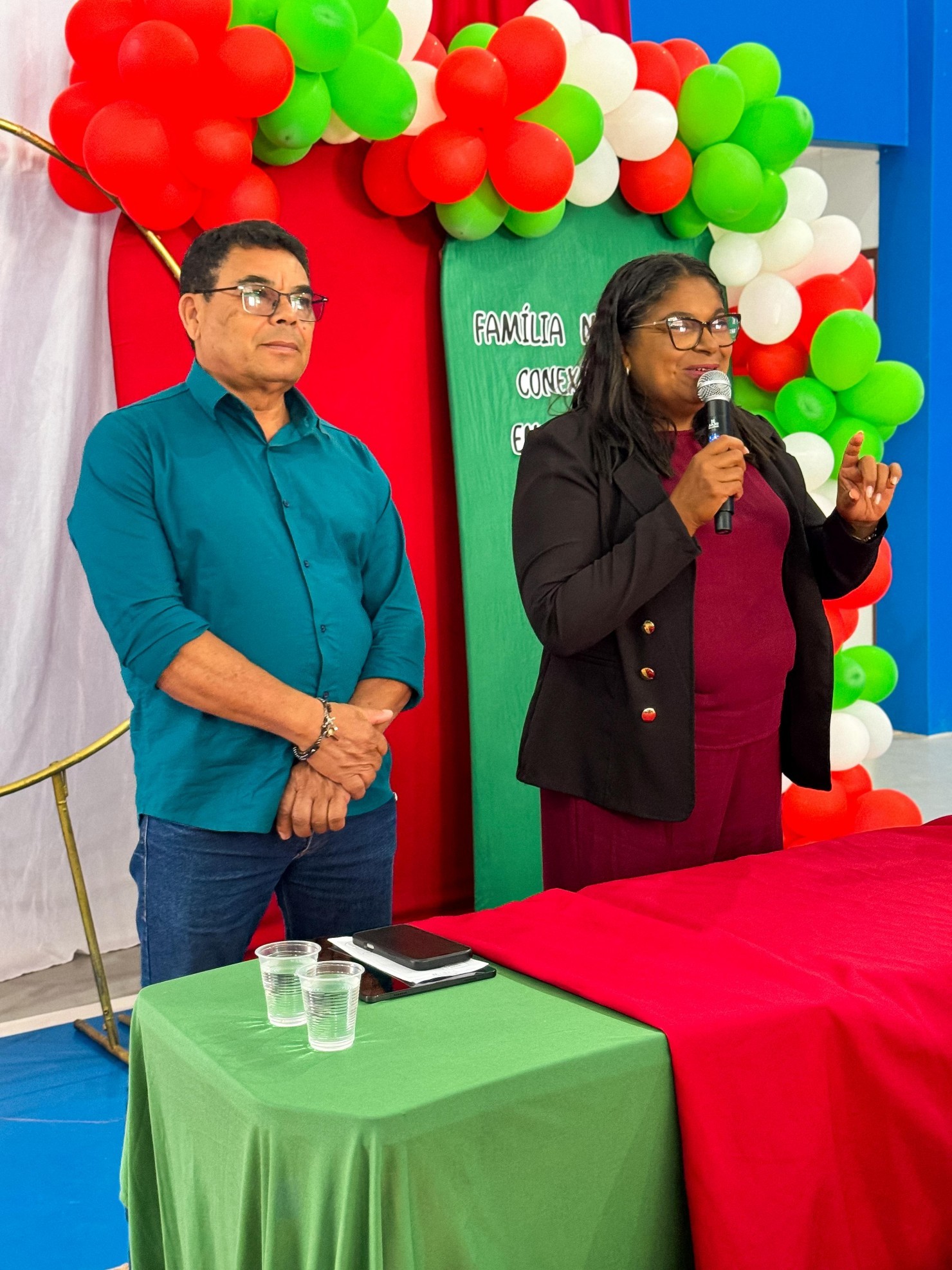 Escola Papa Paulo VI promove encontro com famílias para discutir desafios das relações entre pais e filhos