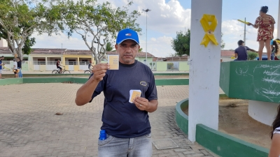 Usuários do SCFV visitam e decoram praça na campanha do Setembro Amarelo