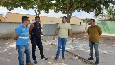Prefeito Jarson acompanha início da substituição da cobertura metálica no Ginásio Alexandre Pereira Lima