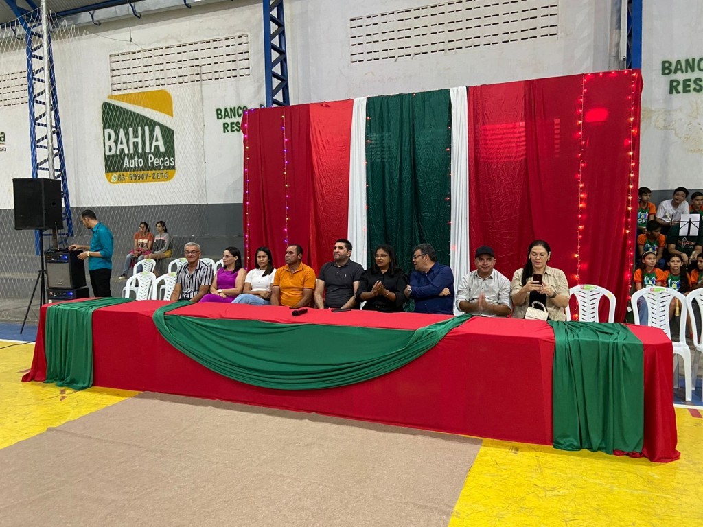 Prefeitura de Nova Floresta e escola Papa Paulo VI, realizam abertura dos jogos interclasse.