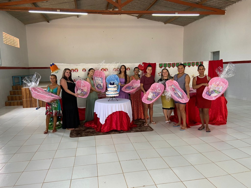 Prefeitura de Nova Floresta realiza última entrega de kits bebê do ano.