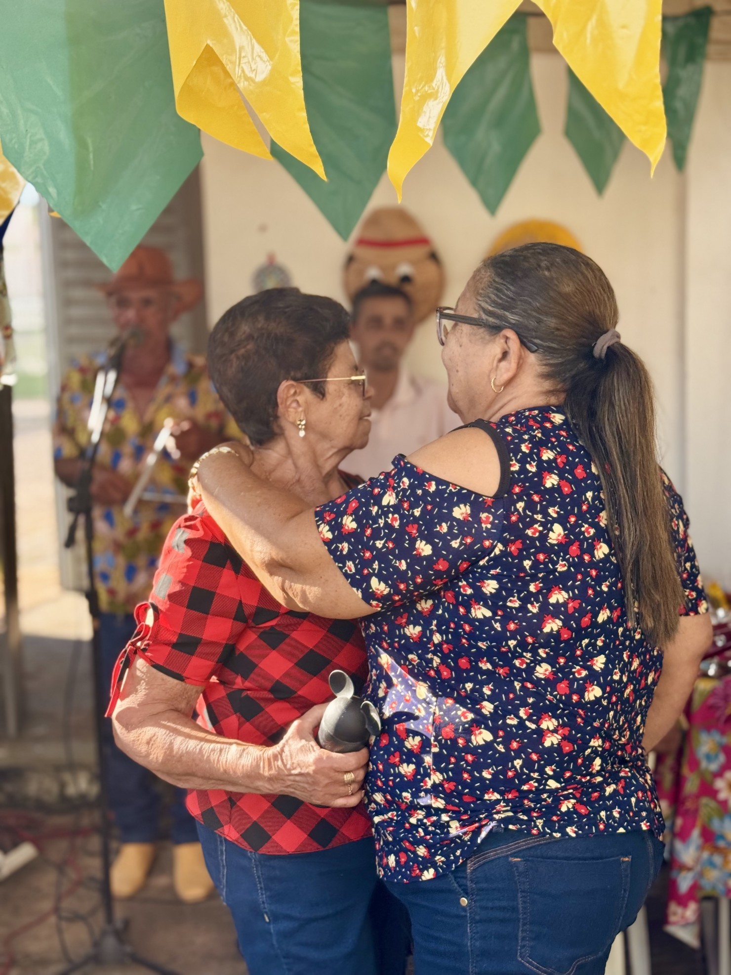 PSF IV realiza comemoração junina com sorteio de brindes e momento de integração