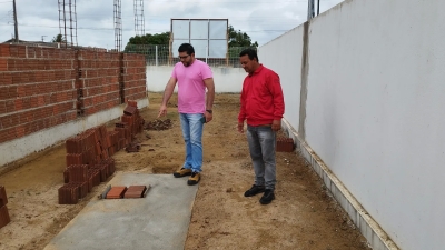Prefeito Jarson acompanha obras de construção de Auditório anexo à Escola Delane Santos
