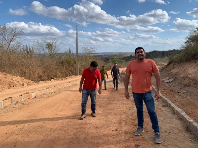 PREFEITURA RETOMA AS OBRAS DA LADEIRA DA PEDRA D'ÁGUA, NA ZONA RURAL.