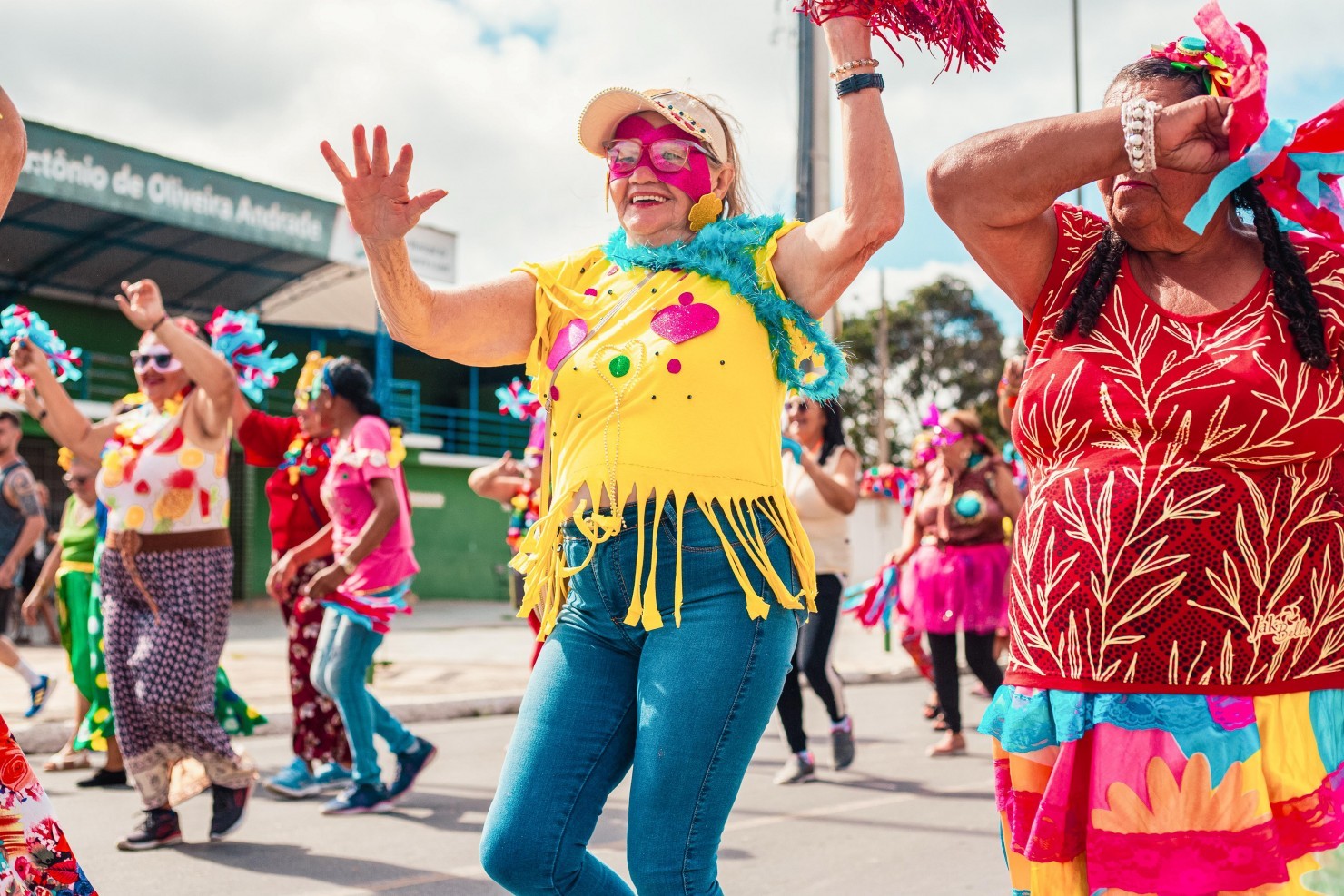 Viver Bem Folia leva alegria e animação ao Carnaval dos Idosos em Nova Floresta