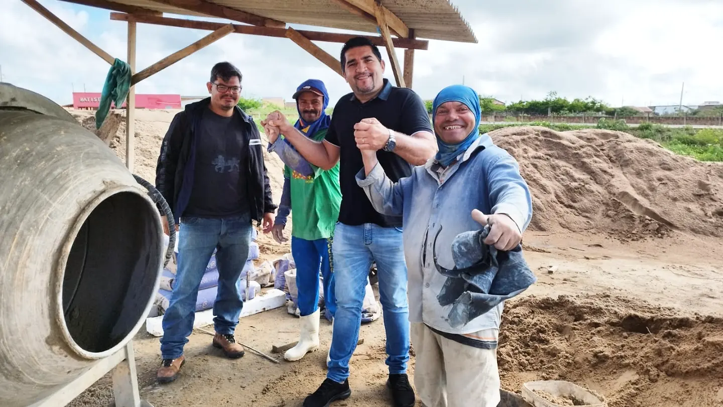 Prefeito Jarson acompanha obras de construção de nova creche