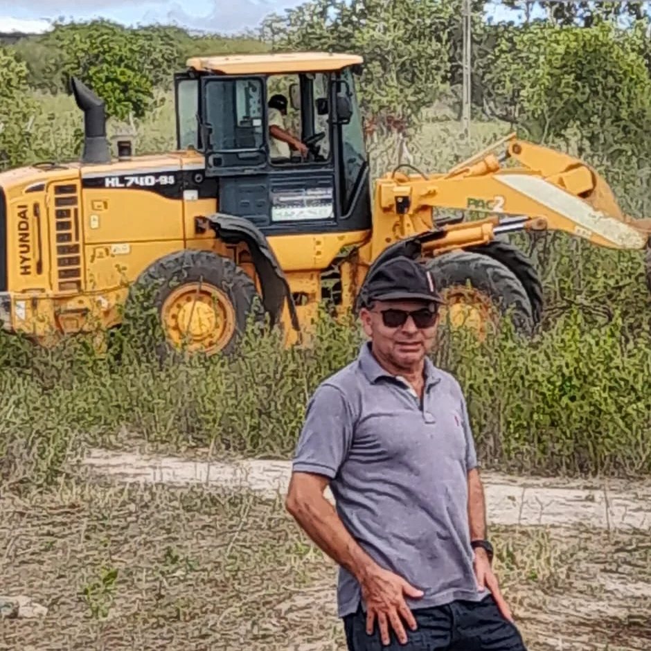 Prefeitura de Nova Floresta realiza cortes de terra na zona rural