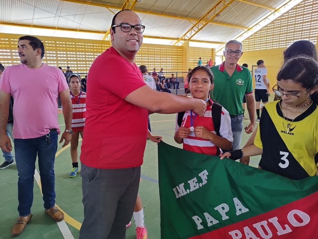Escola Papa Paulo VI realiza amistoso preparatório para Jogos Interclasses no Giásio Lalitão