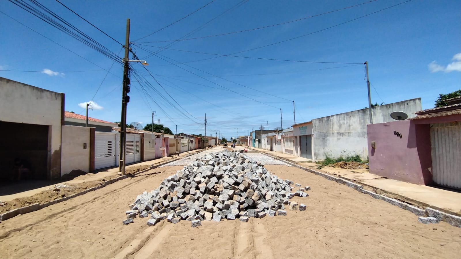 Prefeito Jarson acompanha obras de pavimentação da rua Antônio André dos Santos