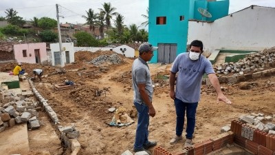 Prefeito Jarson acompanha obras de rede de drenagem