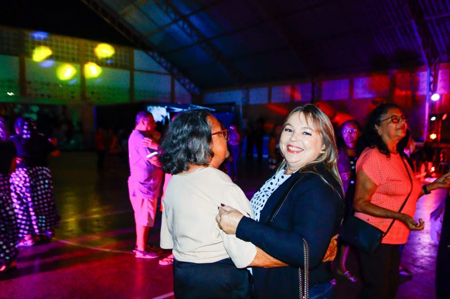Grupo de idosos de Nova Floresta participa de baile em Sossego