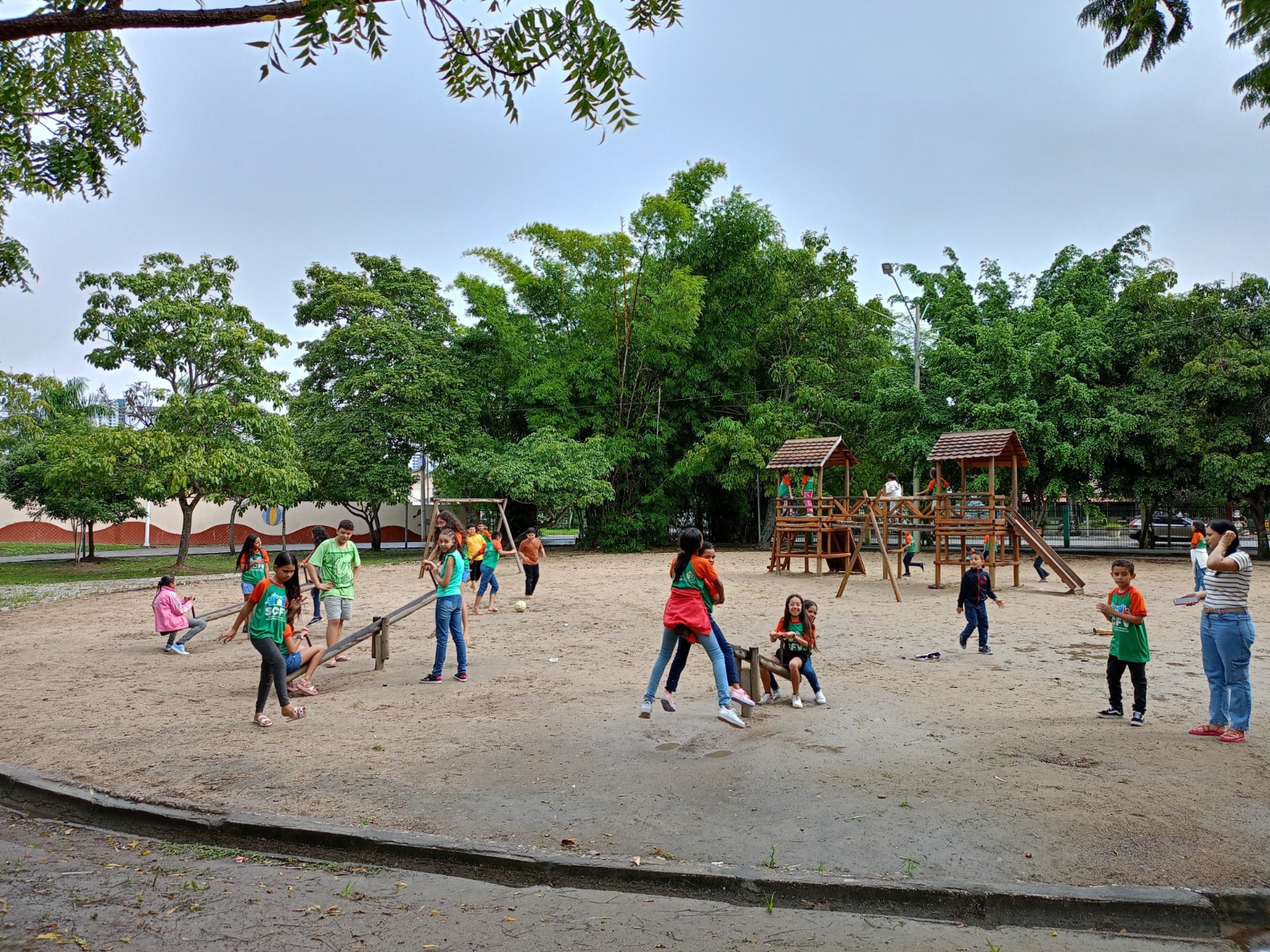 Prefeitura Municipal de Nova Floresta promove passeio com as crianças do SCFV
