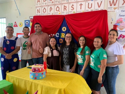 Prefeitura realiza entrega kits às crianças nas escolas da rede municipal de ensino.