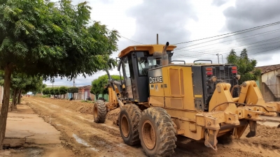 Rua Emídio Evaristo dos Santos começa a receber terraplenagem para pavimentação asfáltica da PB-151