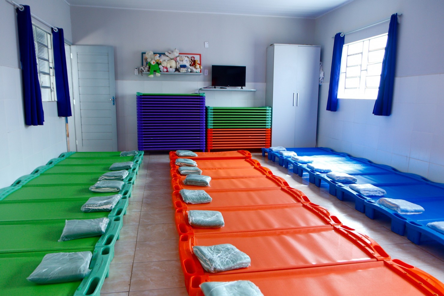 Prefeitura de Nova Floresta entrega kits de caminhas e cobertores para creches municipais