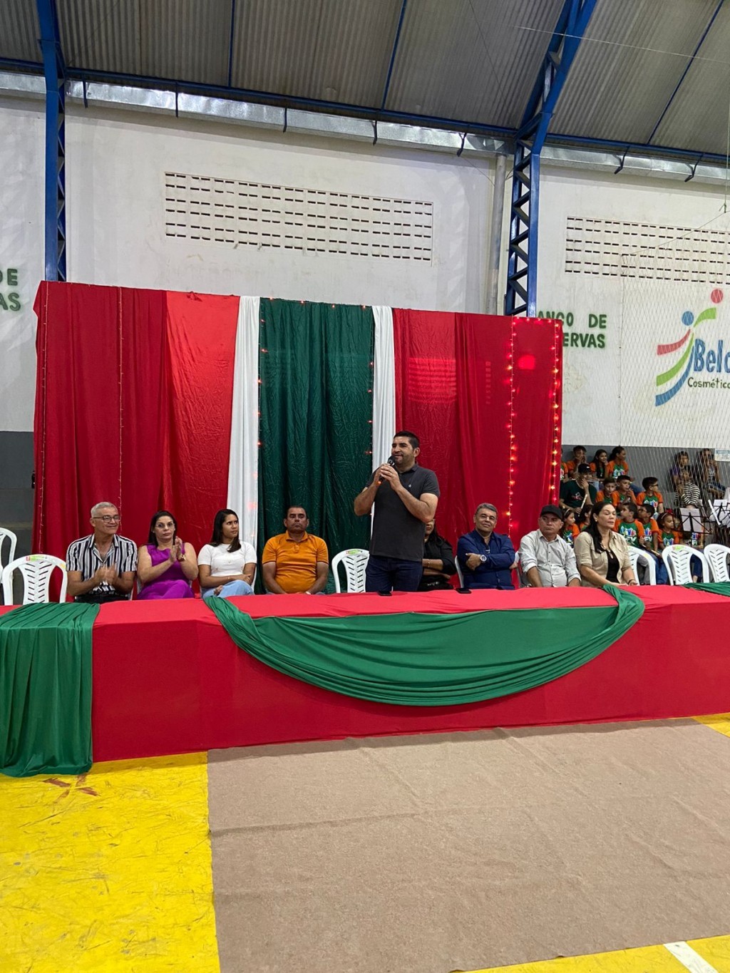 Prefeitura de Nova Floresta e escola Papa Paulo VI, realizam abertura dos jogos interclasse.