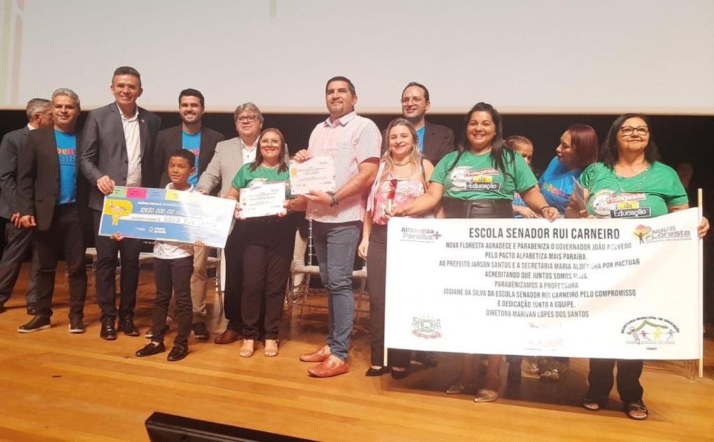 A Prefeitura Municipal de Nova Floresta, através da Secretaria de Educação, recebeu do governo do estado o prêmio escola referência em aprendizagem